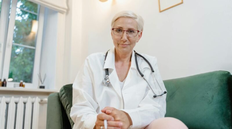 Legea 64/2026 publicată în Monitorul Oficial — ce categorii de pacienți păstrează plata primei zile de concediu medical
