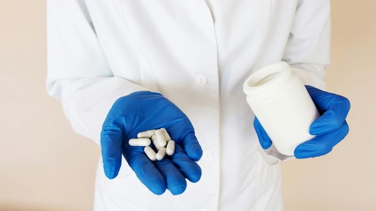 Rezistenta la antibiotice in Romania — de ce nu mai functioneaza tratamentele si ce putem face