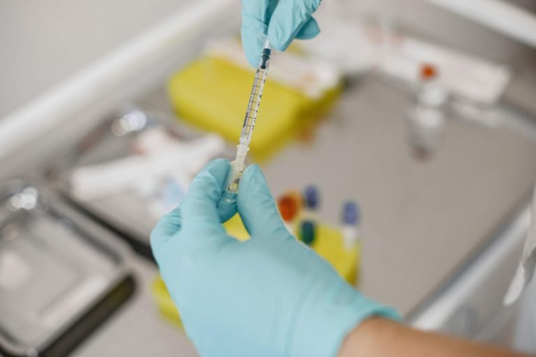 Vaccinul anti-HPV in farmacii din 2026 — cine se poate vaccina gratuit, cat costa si cum se face programarea