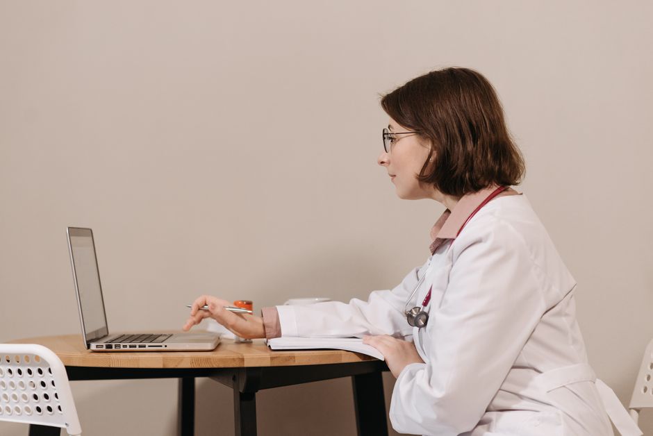 Date medicale electronice accesate pe calculator — digitalizarea sănătății