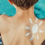 Medicamente care cresc riscul de arsuri solare vara 2026 — 15 clase de substante fotosensibilizante si ce trebuie sa faci daca le iei